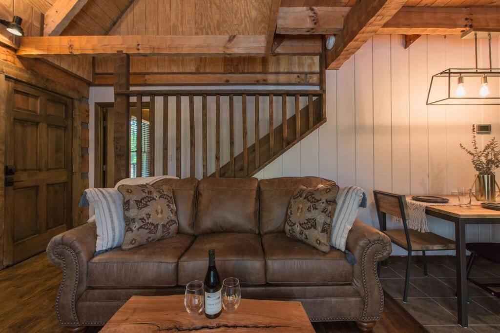 Holiday home Southern Oak - Newly Remodeled - Close To Attractions *