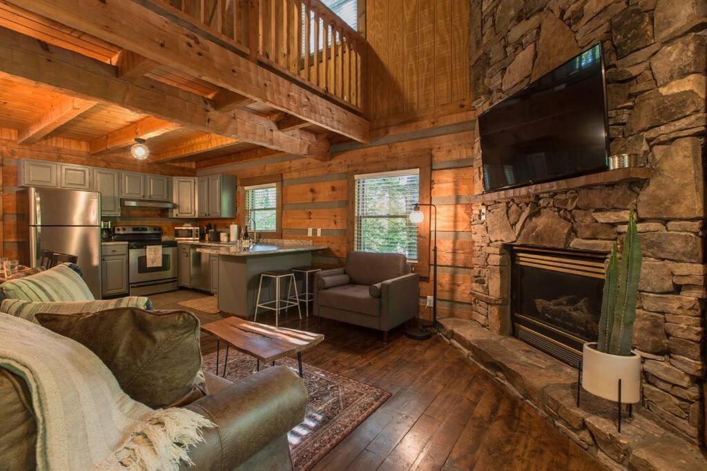 Southern Oak - Newly Remodeled - Close To Attractions Holiday home *